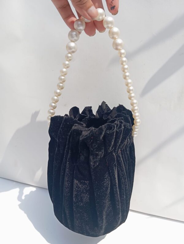 BEADED BLACK POUCH